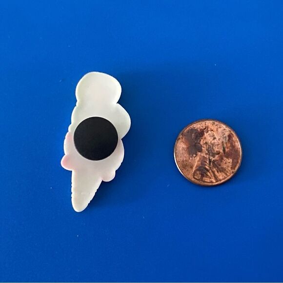 🚨 5/$10 Shoe Charms Croc Jibbitz - 3 Scoop Ice Cream Cone - (or 10/$15) - Picture 2 of 3